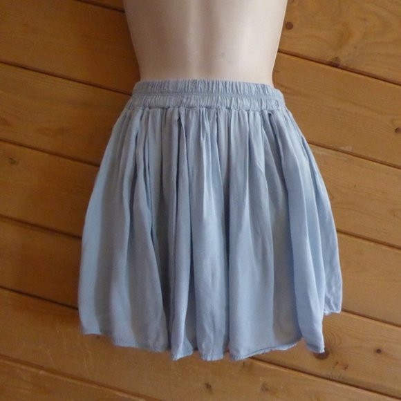 Brandy Melville Skirt - Picture 2 of 3